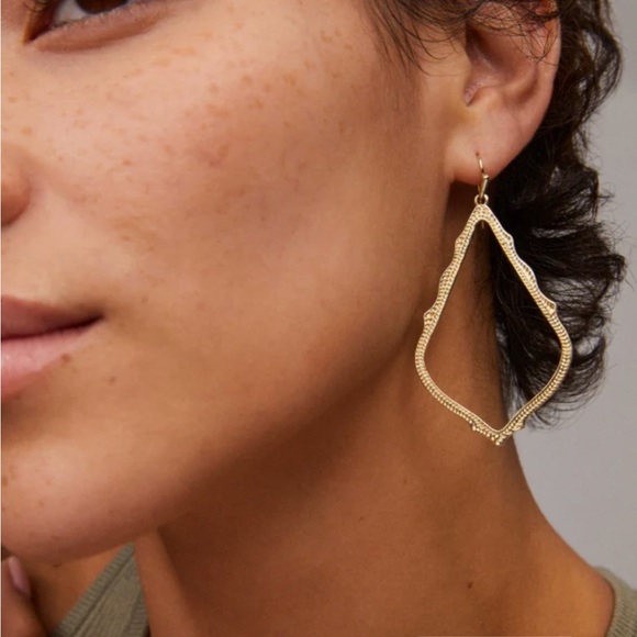 NWOT- Kendra Scott Sophia Drop Earrings